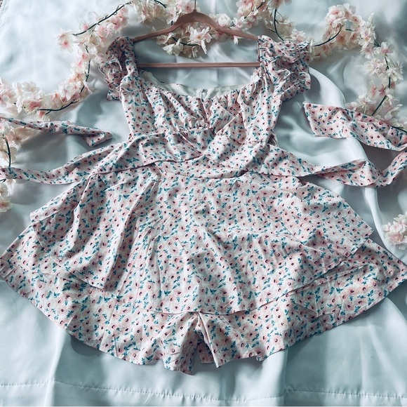 Floral Shorts Romper Sweetheart Milkmaid - Picture 8 of 11
